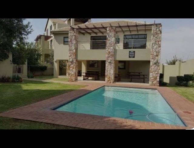 2 BEDROOM APARTMENT FOR SALE IN BRYANSTON